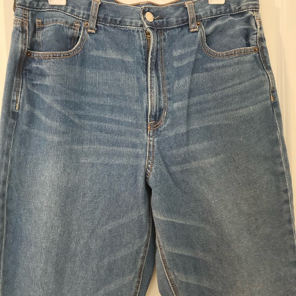 American Eagle Mom Jean - Picture 3 of 10